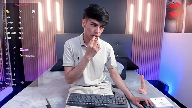 Snapshot of OnlyJos chatting on November 11, 8:09 pm OnlyJos online show from November 11, 8:09 pm