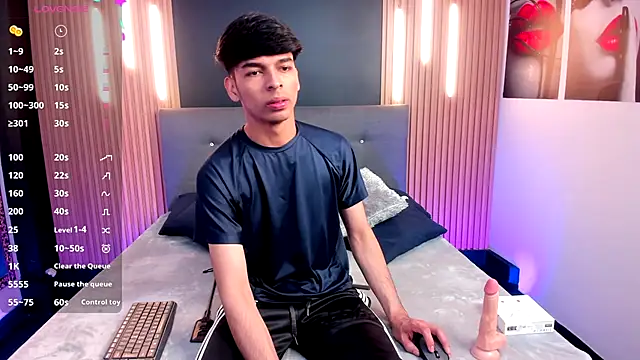 Snapshot of OnlyJos chatting on November 14, 8:18 pm OnlyJos online show from November 14, 8:18 pm