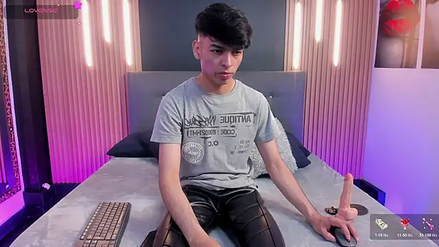 Snapshot of OnlyJos chatting on November 24, 7:24 pm OnlyJos online show from November 24, 7:24 pm