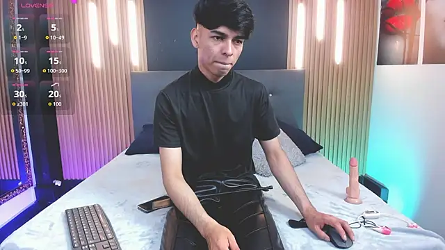 Snapshot of OnlyJos chatting on December 15, 6:01 pm OnlyJos online show from December 15, 6:01 pm