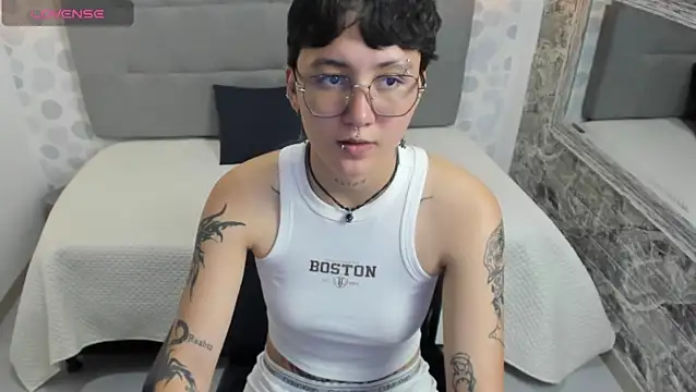 Snapshot of emahills__axelrose chatting on September 13, 8:19 pm emahills  axelrose online show from September 13, 8:19 pm