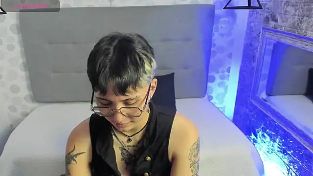 Snapshot of emahills__axelrose chatting on September 20, 2:23 am emahills  axelrose online show from September 20, 2:23 am