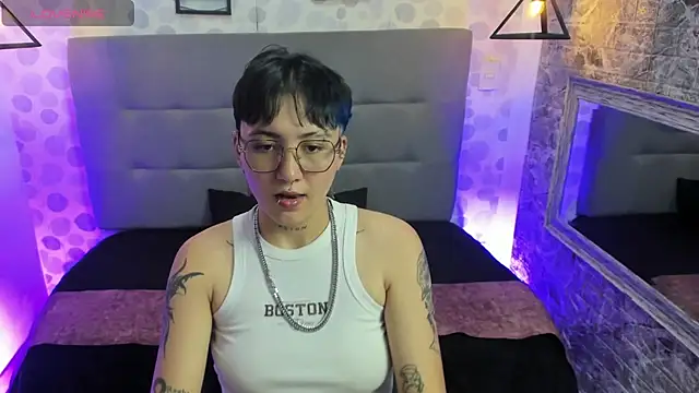 Snapshot of emahills__axelrose chatting on September 25, 11:08 pm emahills  axelrose online show from September 25, 11:08 pm