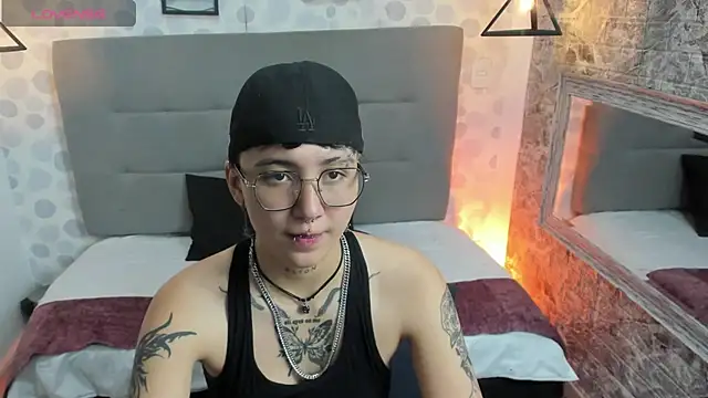 Snapshot of emahills__axelrose chatting on October 4, 1:58 am emahills  axelrose online show from October 4, 1:58 am