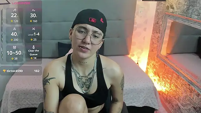Snapshot of emahills__axelrose chatting on October 13, 3:06 am emahills  axelrose online show from October 13, 3:06 am