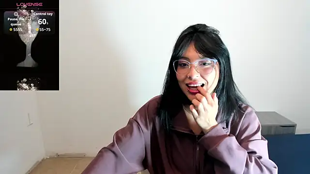 Snapshot of scarlett_bluntt chatting on August 6, 1:46 pm scarlett bluntt online show from August 6, 1:46 pm