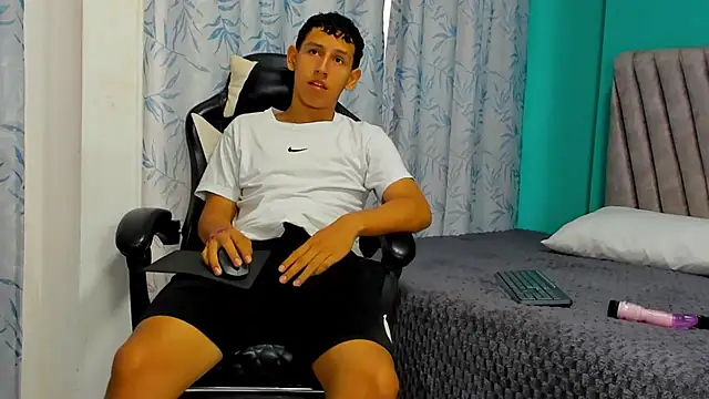 Snapshot of Felipe_Gonzales chatting on September 23, 12:41 pm Felipe Gonzales online show from September 23, 12:41 pm