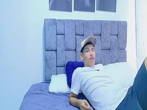 Snapshot of Felipe_Gonzales chatting on September 24, 7:06 pm Felipe Gonzales online show from September 24, 7:06 pm
