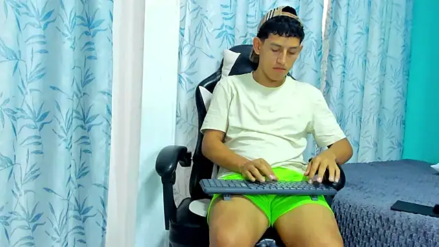 Snapshot of Felipe_Gonzales chatting on September 25, 12:42 pm Felipe Gonzales online show from September 25, 12:42 pm