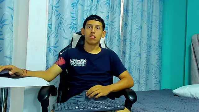 Snapshot of Felipe_Gonzales chatting on September 28, 12:43 pm Felipe Gonzales online show from September 28, 12:43 pm