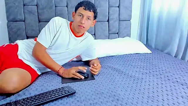 Snapshot of Felipe_Gonzales chatting on October 12, 12:37 pm Felipe Gonzales online show from October 12, 12:37 pm