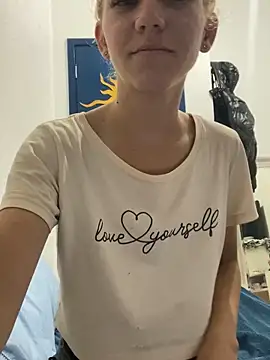 Snapshot of Bruna551 chatting on October 4, 11:25 pm Bruna551 online show from October 4, 11:25 pm