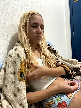 Snapshot of Bruna551 chatting on November 6, 3:18 am Bruna551 online show from November 6, 3:18 am