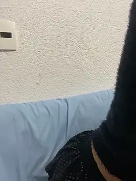 Snapshot of Bruna551 chatting on November 9, 6:28 pm Bruna551 online show from November 9, 6:28 pm