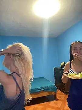 Snapshot of Bruna551 chatting on December 3, 11:25 pm Bruna551 online show from December 3, 11:25 pm