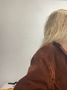 Snapshot of Bruna551 chatting on December 5, 1:36 am Bruna551 online show from December 5, 1:36 am