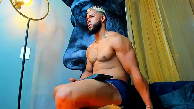 Snapshot of Massimo_Cruz chatting on October 7, 11:57 pm Massimo Cruz online show from October 7, 11:57 pm