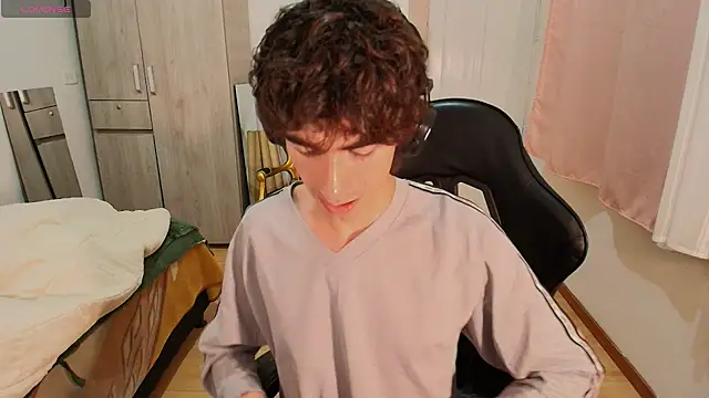 Nude Boy18 online show from September 13, 4:23 am