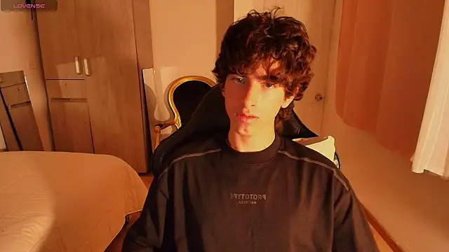 Nude Boy18 online show from September 20, 9:54 am