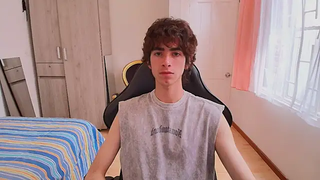 Nude Boy18 online show from September 21, 8:21 pm