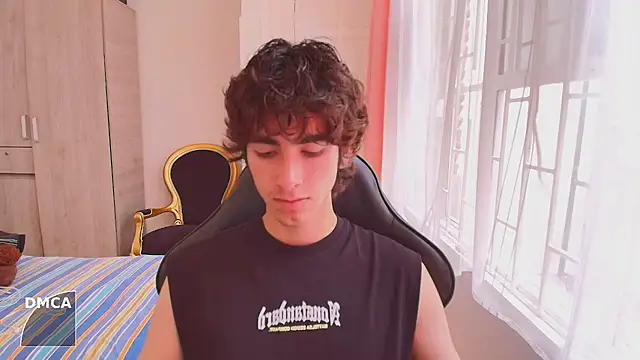 Nude Boy18 online show from October 2, 4:03 pm