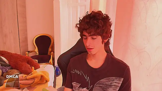 Nude Boy18 online show from October 3, 4:26 pm