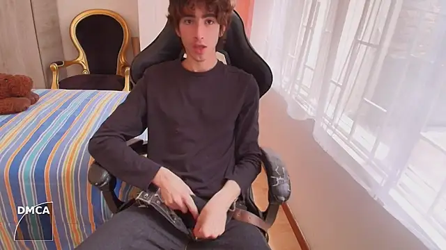 Nude Boy18 online show from October 4, 8:29 pm