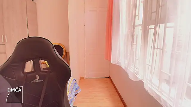 Nude Boy18 online show from October 5, 8:29 pm