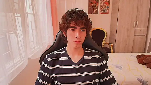 Nude Boy18 online show from October 21, 8:53 pm