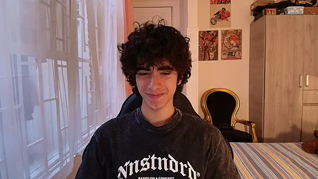 Nude Boy18 online show from November 1, 10:12 pm