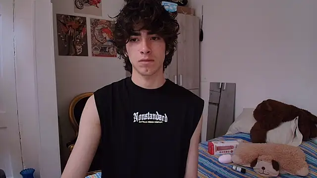 Nude Boy18 online show from November 3, 9:59 pm