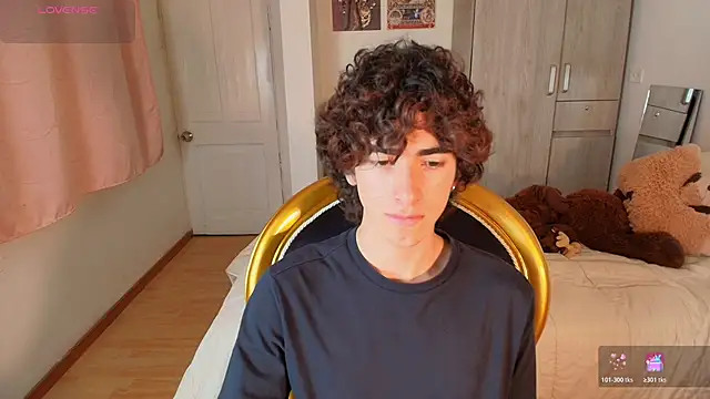 Nude Boy18 online show from November 22, 1:37 am