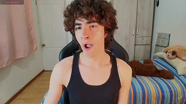 Nude Boy18 online show from November 30, 12:47 am