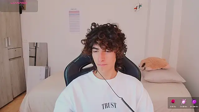 Nude Boy18 online show from February 17, 4:57 pm