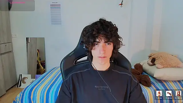 Nude Boy18 online show from March 4, 6:19 am