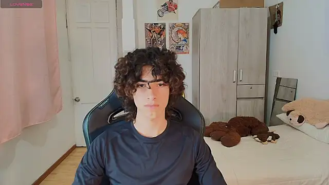 Nude Boy18 online show from March 18, 3:09 am