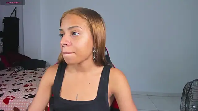 yumi hanna online show from April 14, 2:39 am