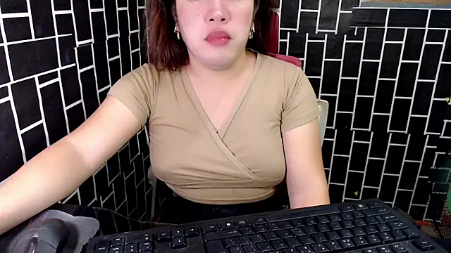 xUrDreamSlutWhore online show from September 9, 4:06 pm