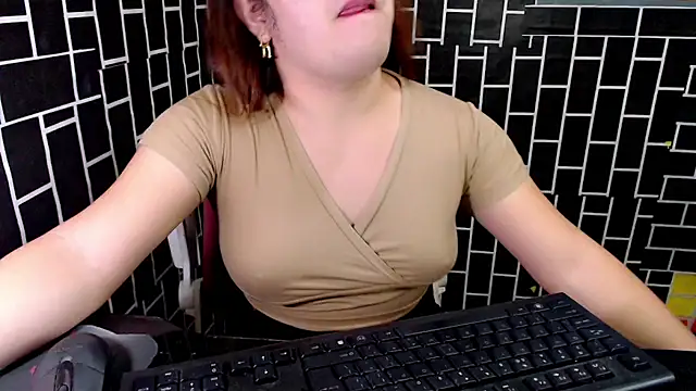 xUrDreamSlutWhore online show from September 12, 3:56 pm