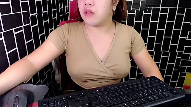 xUrDreamSlutWhore online show from September 13, 4:40 pm