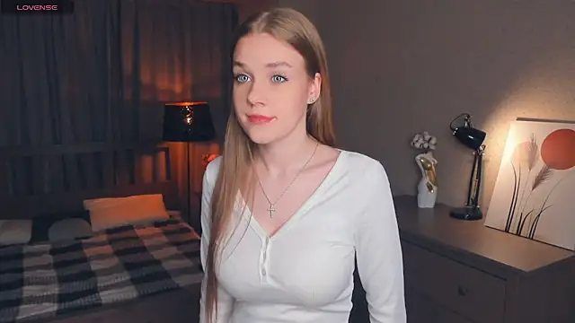 OdellaFrake online show from September 19, 8:20 pm