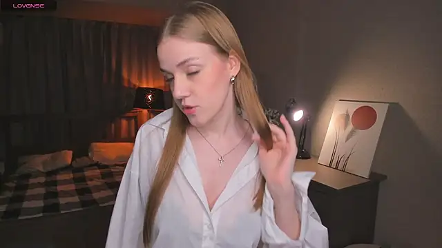 OdellaFrake online show from October 18, 7:47 pm