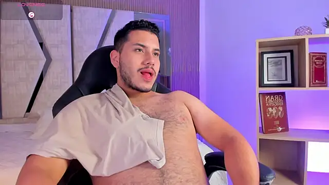 Snapshot of Axel_grey_ chatting on April 18, 7:07 pm Axel grey online show from April 18, 7:07 pm