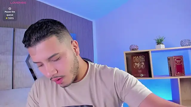 Snapshot of Axel_grey_ chatting on April 23, 12:51 pm Axel grey online show from April 23, 12:51 pm