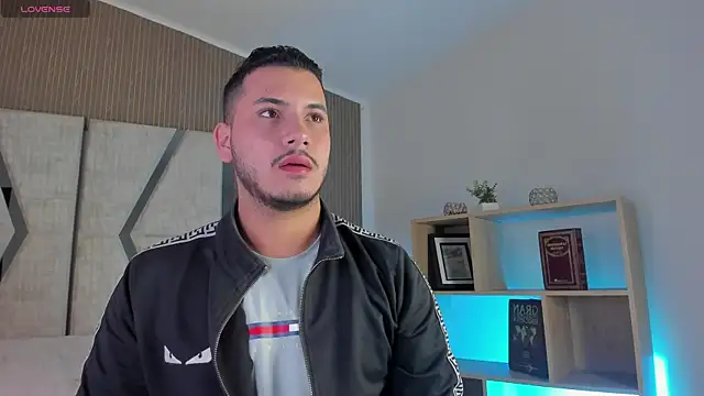 Snapshot of Axel_grey_ chatting on April 30, 12:22 pm Axel grey online show from April 30, 12:22 pm