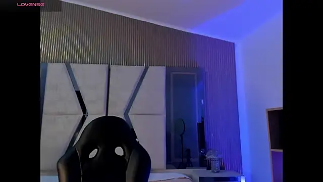 Snapshot of Axel_grey_ chatting on May 1, 12:43 pm Axel grey online show from May 1, 12:43 pm