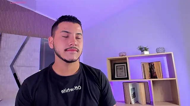 Snapshot of Axel_grey_ chatting on May 5, 12:46 pm Axel grey online show from May 5, 12:46 pm