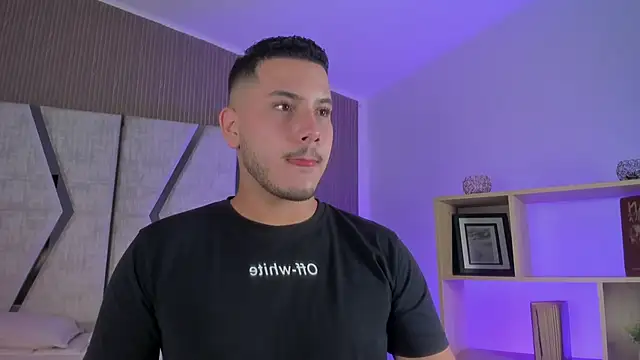 Snapshot of Axel_grey_ chatting on May 26, 12:34 pm Axel grey online show from May 26, 12:34 pm