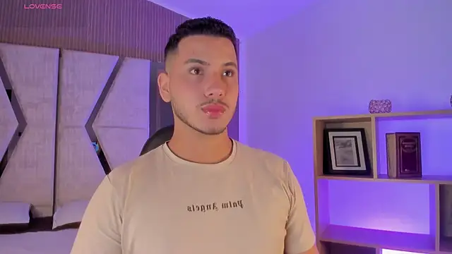 Snapshot of Axel_grey_ chatting on May 29, 12:14 pm Axel grey online show from May 29, 12:14 pm