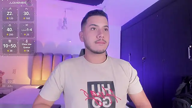 Snapshot of Axel_grey_ chatting on June 2, 4:36 am Axel grey online show from June 2, 4:36 am